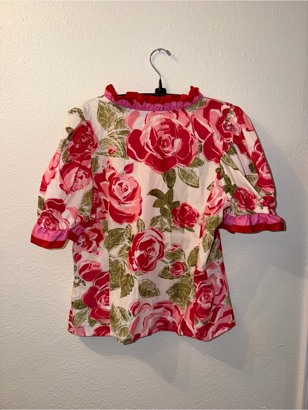 Floral Print Short Puff Sleeve Ruffle Detail V-Neck Top. - Picture 5 of 6